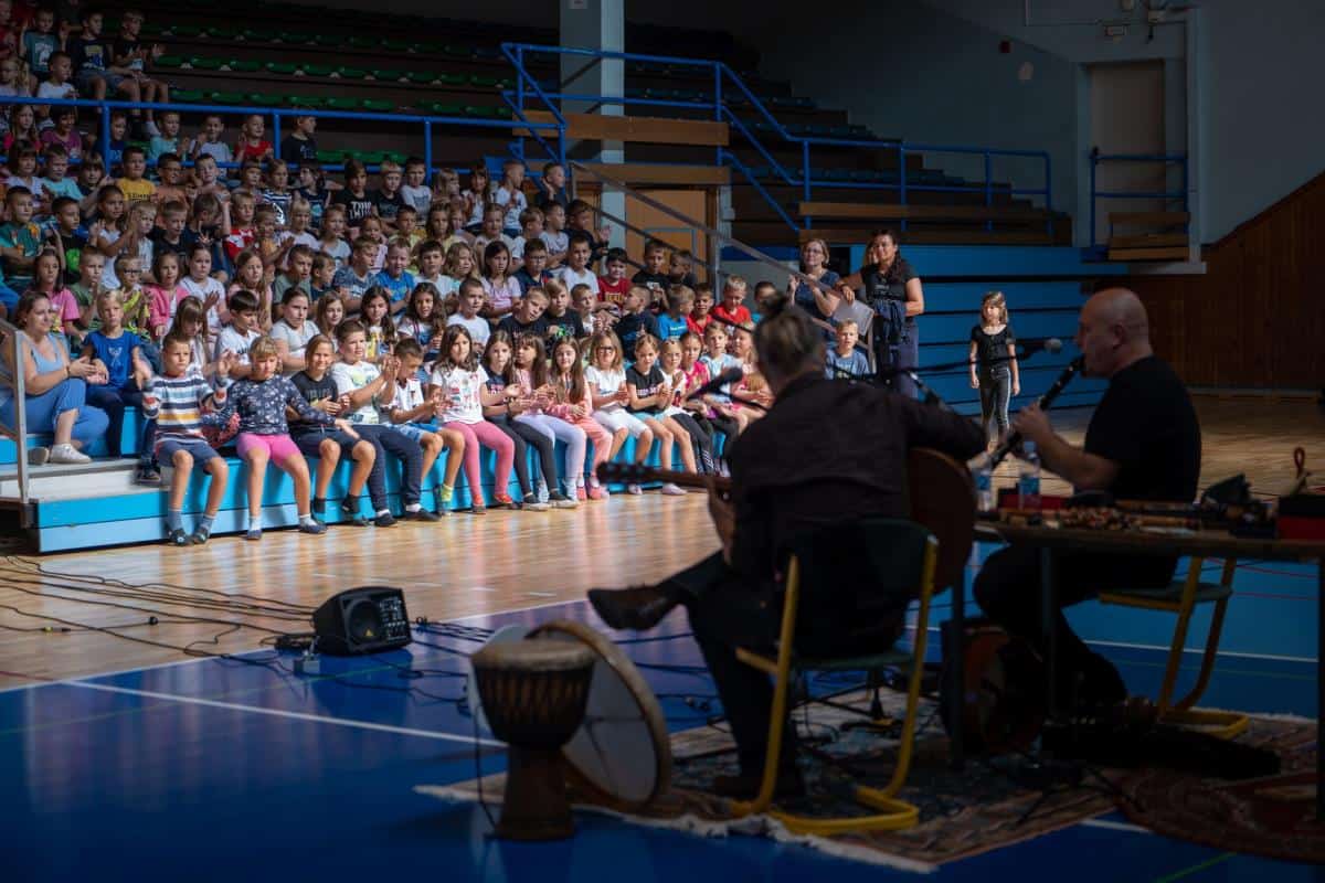 Glasba sveta – koncert za osnovnošolce na Ravnah