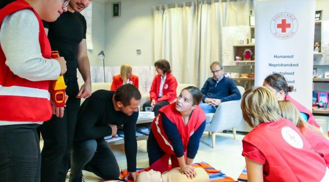 Slovenija oživlja! Več kot 100 prikazov temeljnih postopkov oživljanja