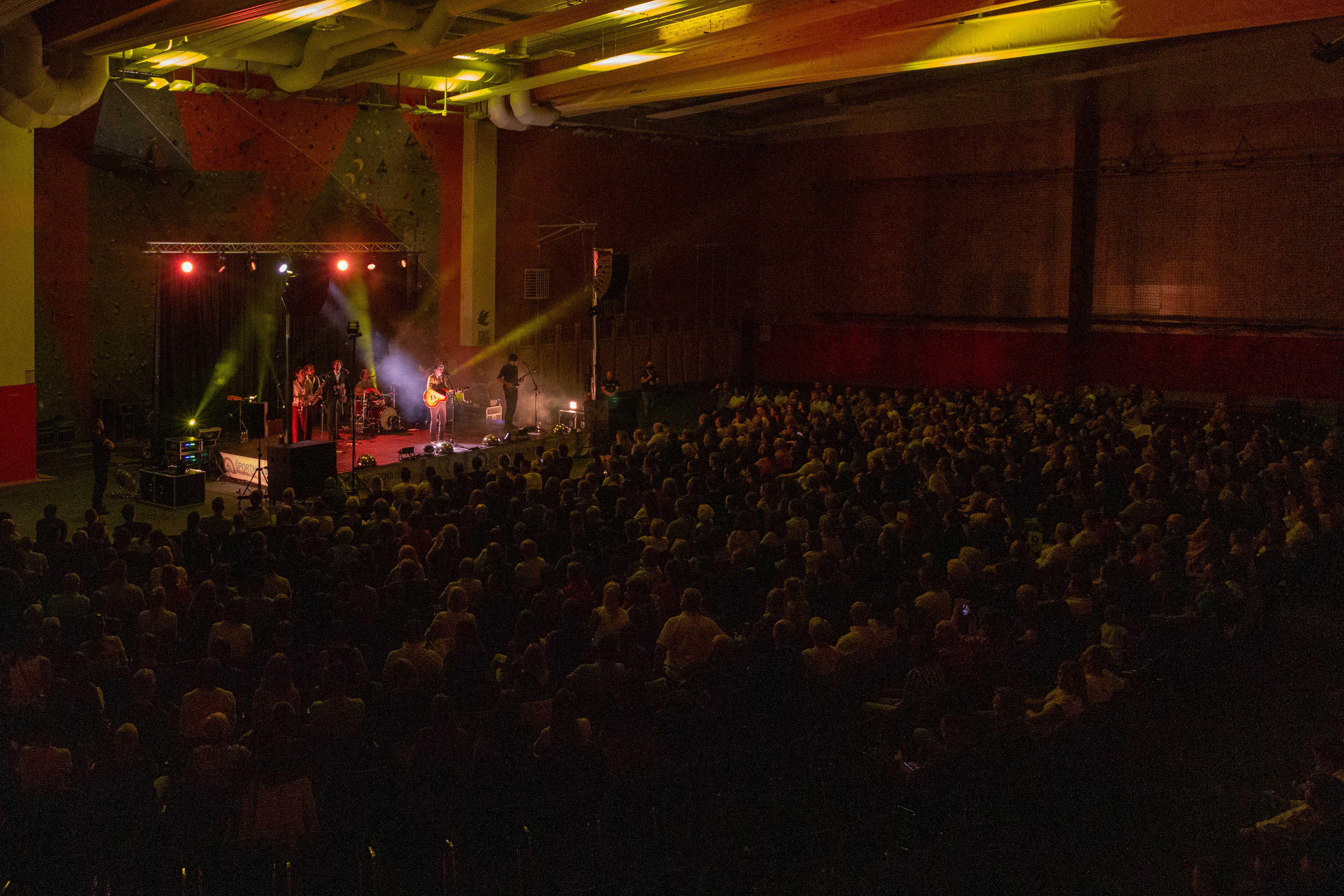Radljevanje, radeljsko kulturno popotovanje. Serenade slovenskih popevk