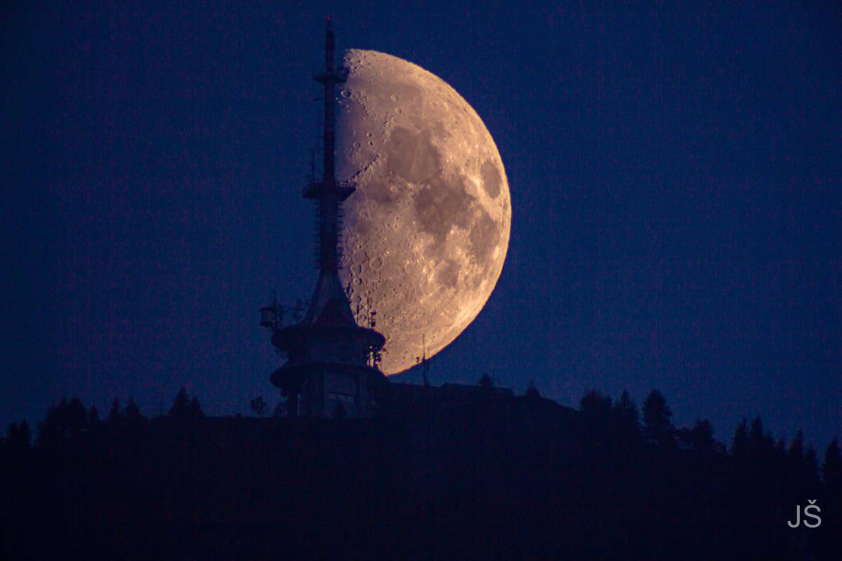 Povabilo na astronomsko opazovanje nočnega neba na Navrški vrh