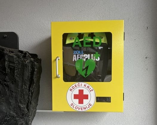 Ravne na Koroškem bogatejše za še en defibrilator