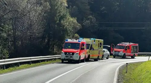V Paki pri Velenju sta trčila osebno in tovorno vozilo
