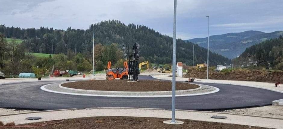 Izgradnja krožišča Kotlje bo kmalu zaključena