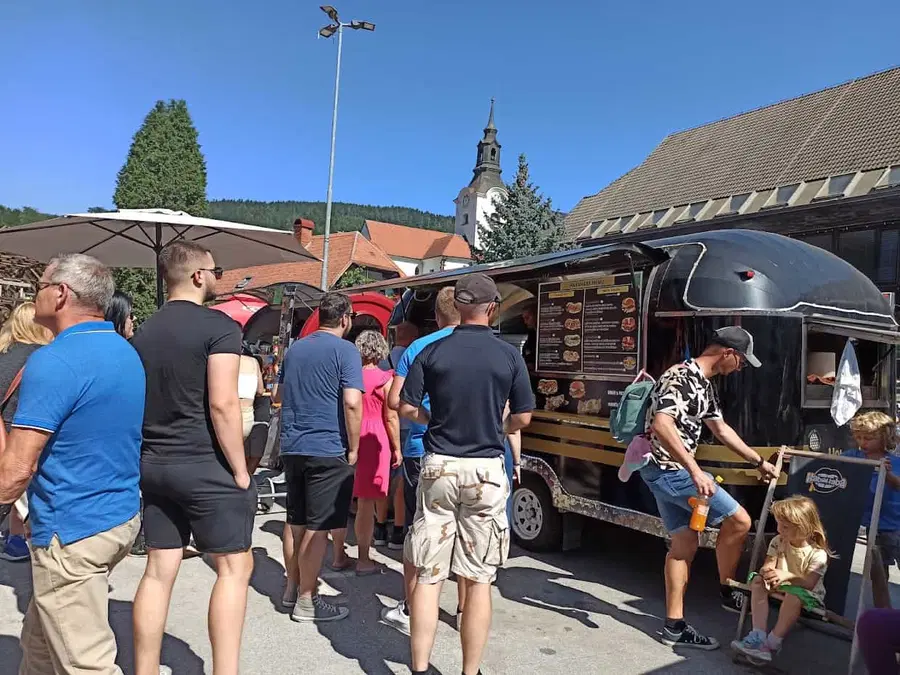 Kuhína za vse okuse vas bo na Ravnah znova razvajala že to soboto