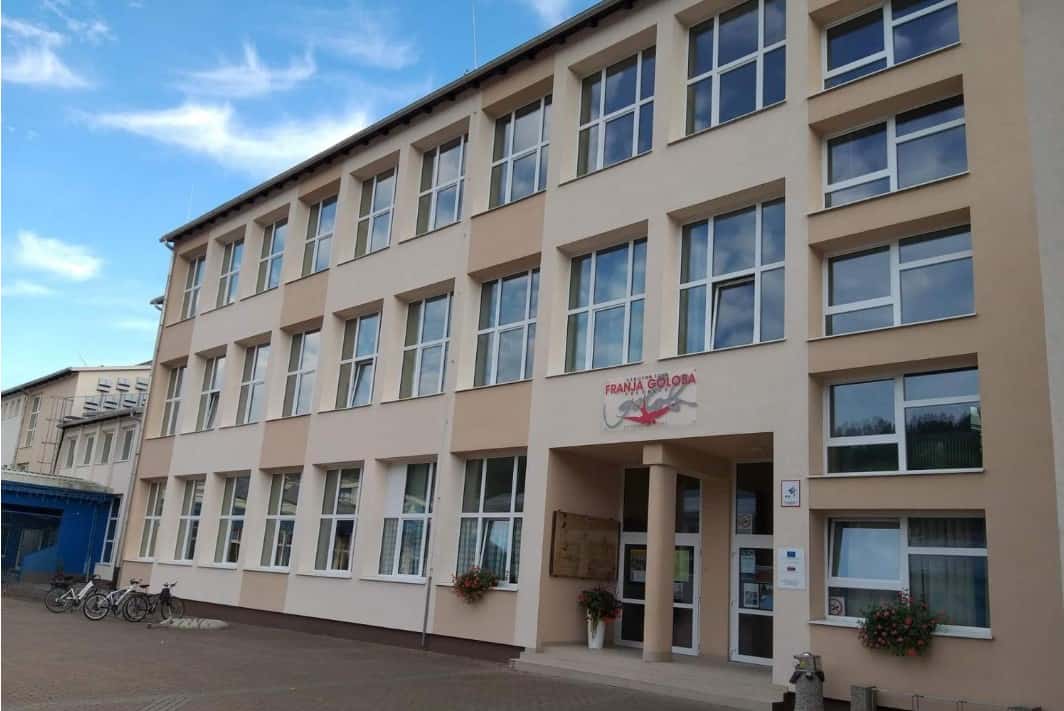 17 slovenskih šolskih ustanov prejelo znak programa Ekošola. Med njimi je tudi Osnovna šola s Prevalj