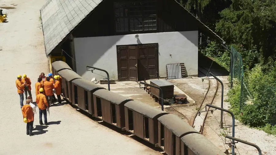 V Mežico premierno prihaja monokomedija Jamski človek in to v pravo jamo Podzemlja Pece