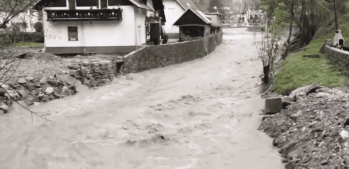 VIDEO: Trenutno stanje reke Meže v Črni na Koroškem