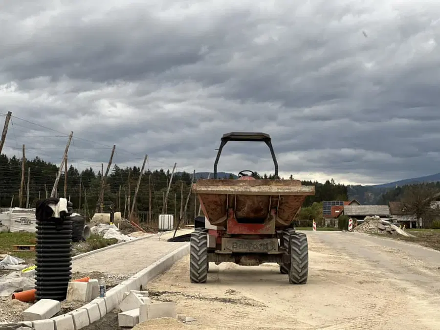 Popolna zapora ceste v Podgorju