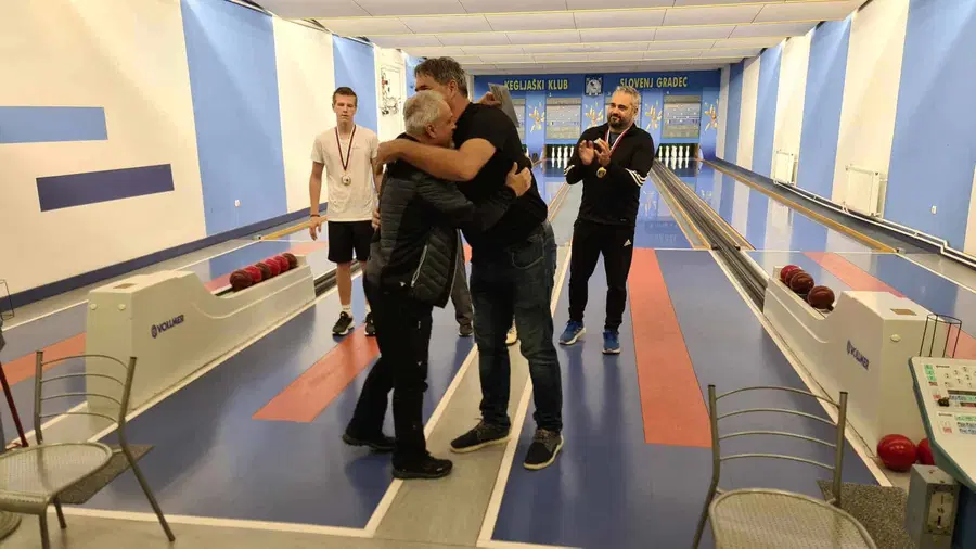 V dobrodelnem turnirju kegljači zbirali denar za KD Črna na Koroškem