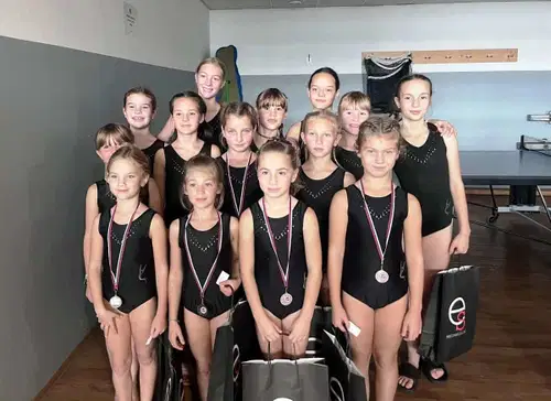 Dekleta ŠD Stoja uspešno nastopila na tekmovanju v Mariboru
