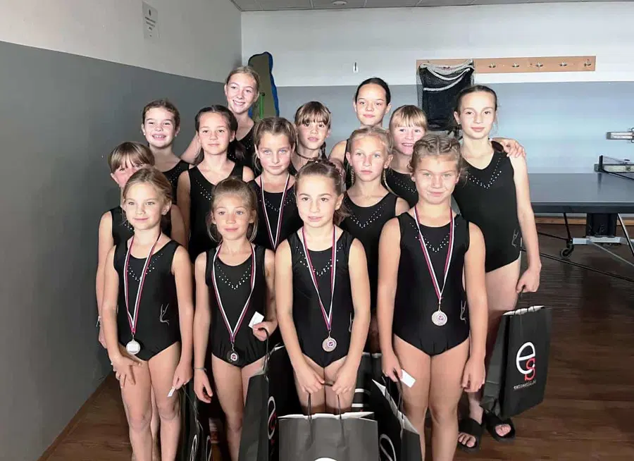 Dekleta ŠD Stoja uspešno nastopila na tekmovanju v Mariboru