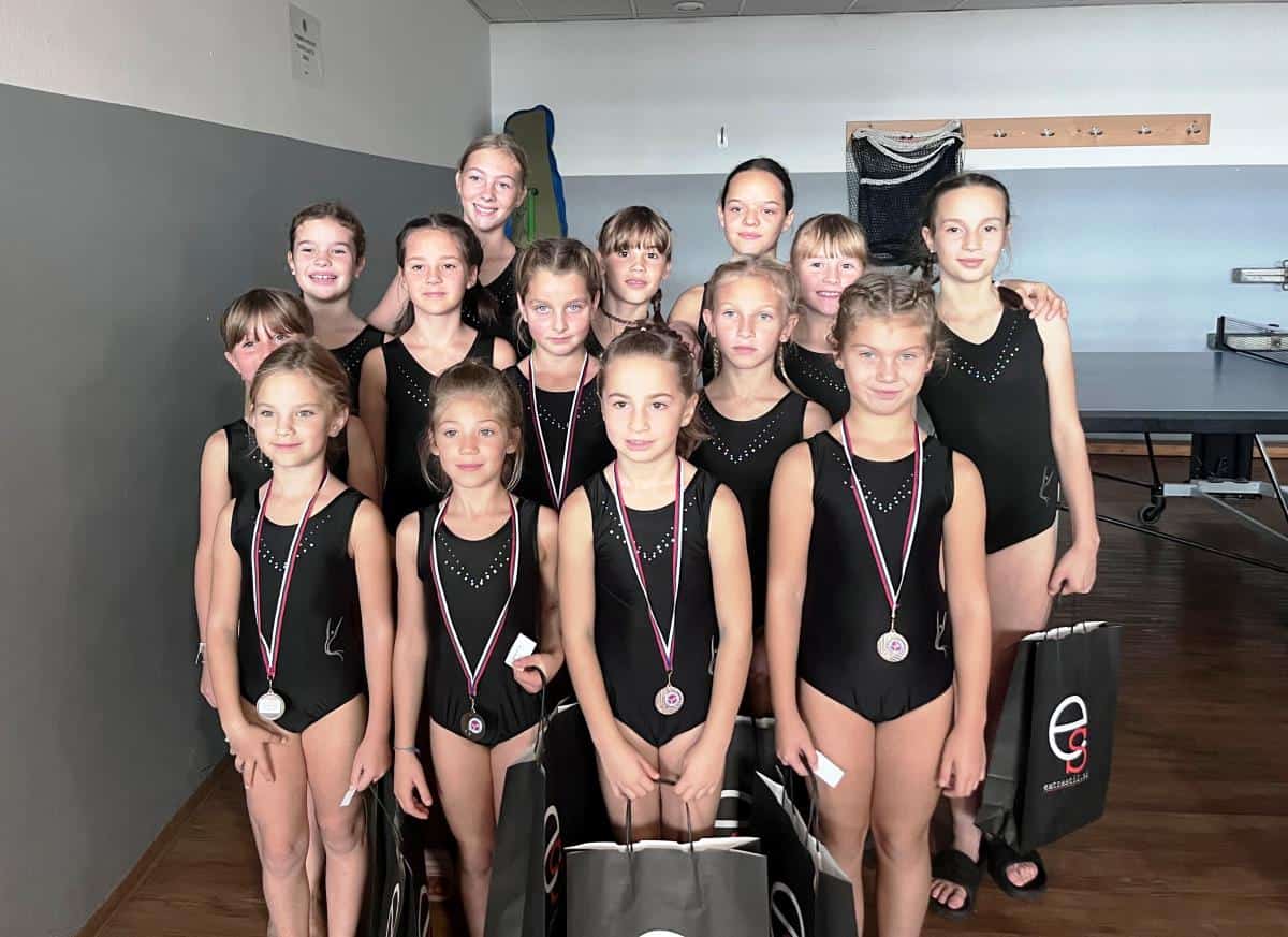 Dekleta ŠD Stoja uspešno nastopila na tekmovanju v Mariboru