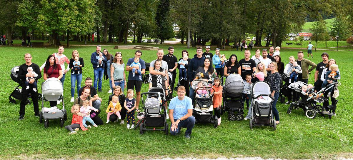 Županov tradicionalen sprejem najmlajših Ravenčank in Ravenčanov ter podpis namere dojenju prijazno mesto (FOTO)