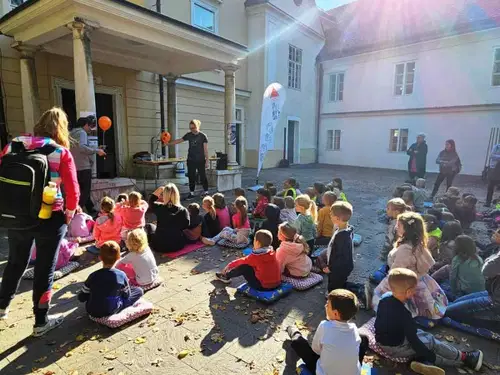 Noč ima svojo moč pravijo na Ravnah na Koroškem