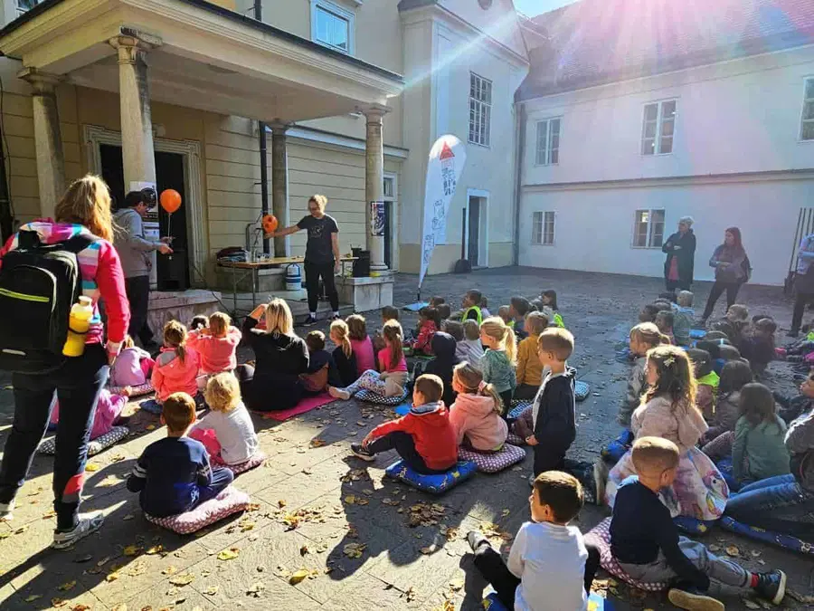 Noč ima svojo moč pravijo na Ravnah na Koroškem