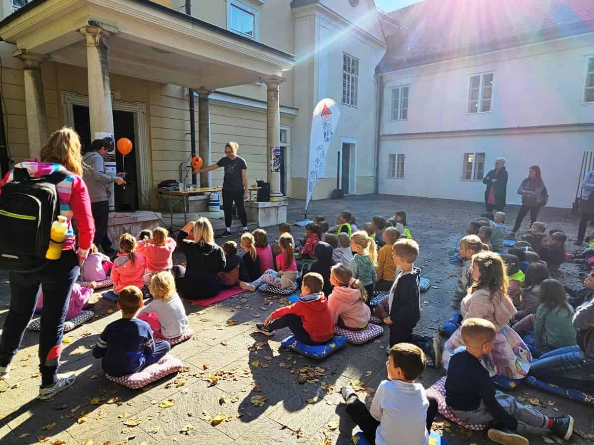 Noč ima svojo moč pravijo na Ravnah na Koroškem