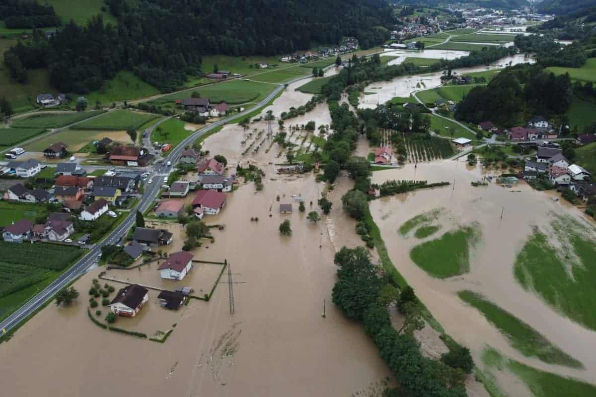 Predlog novele zakona o odpravi posledic naravnih nesreč širi krog upravičencev do pomoči