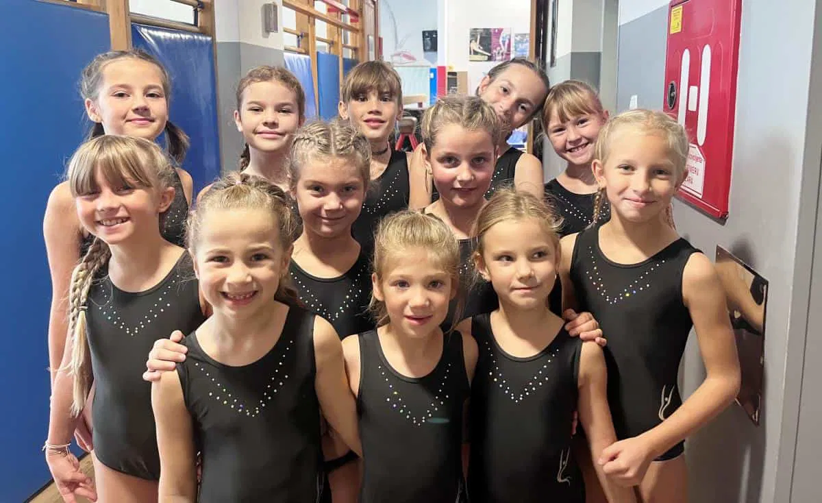 Dekleta ŠD Stoja odlična na tekmovanju v akrobatiki v Mariboru