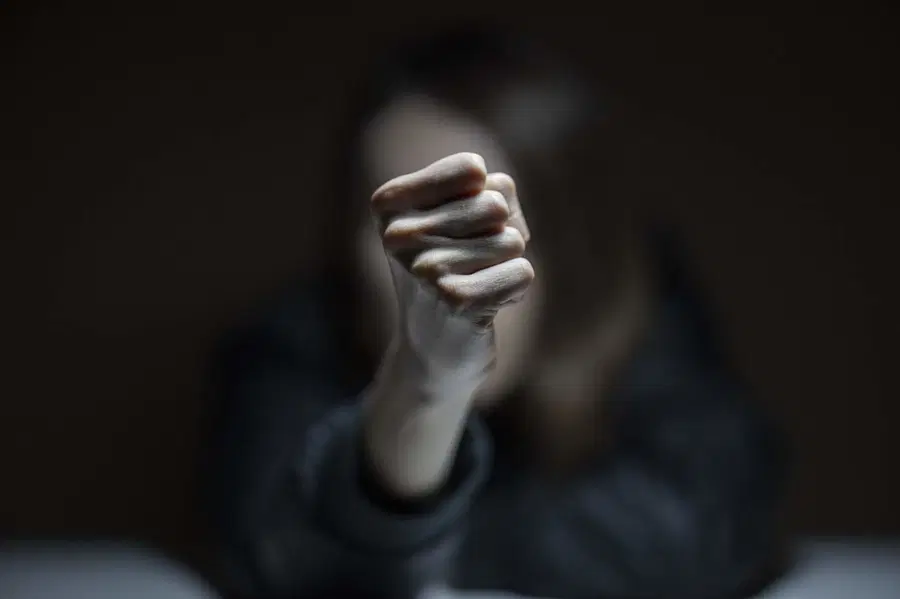 Skupina mladoletnikov na poti v šolo pretepla dijake