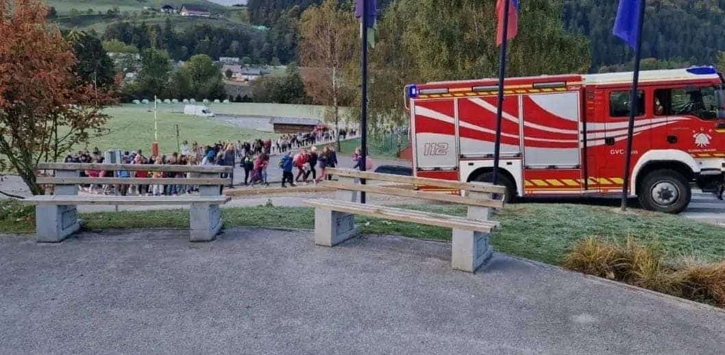 V Mislinji zaradi sproščanja nevarnih plinov evakuirali učence