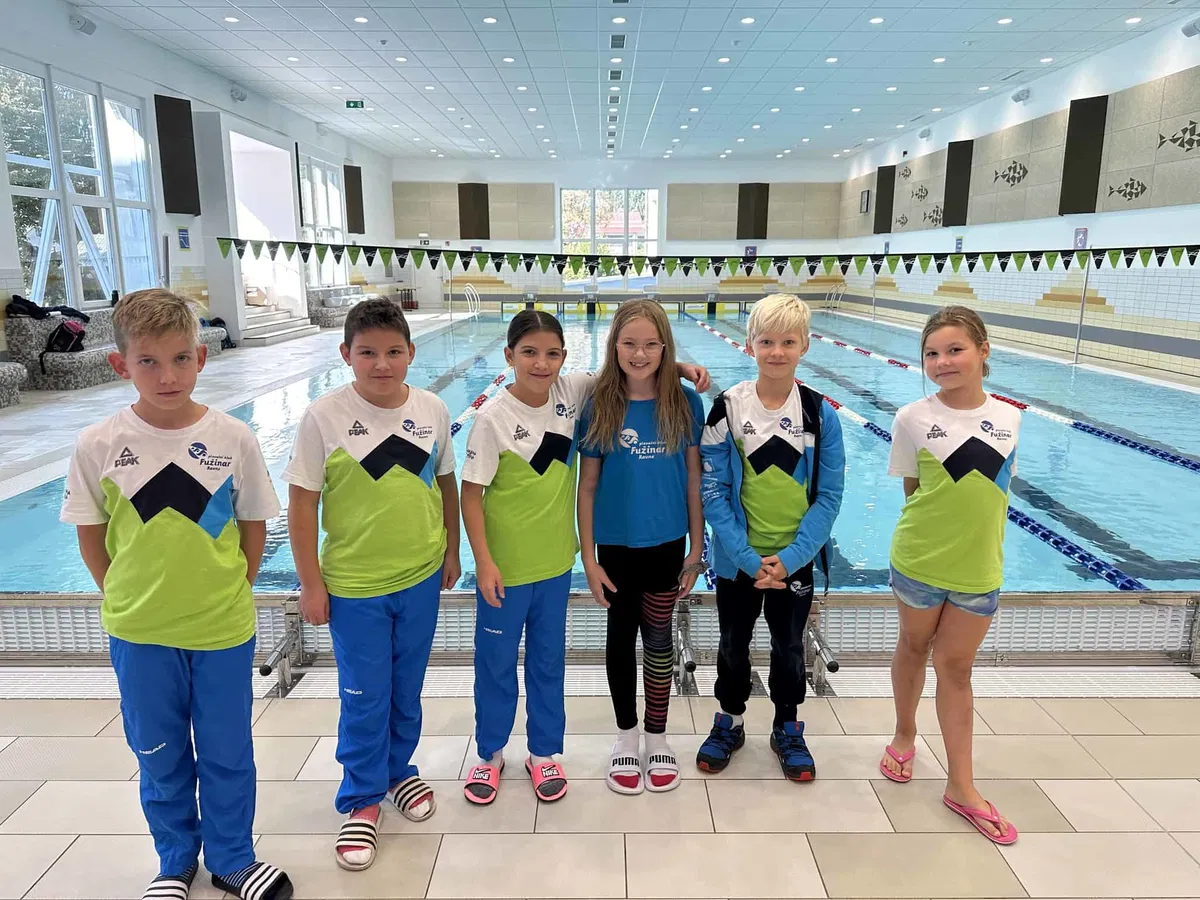 Najmlajši plavalci Fužinarja blesteli na tekmovanju (FOTO)