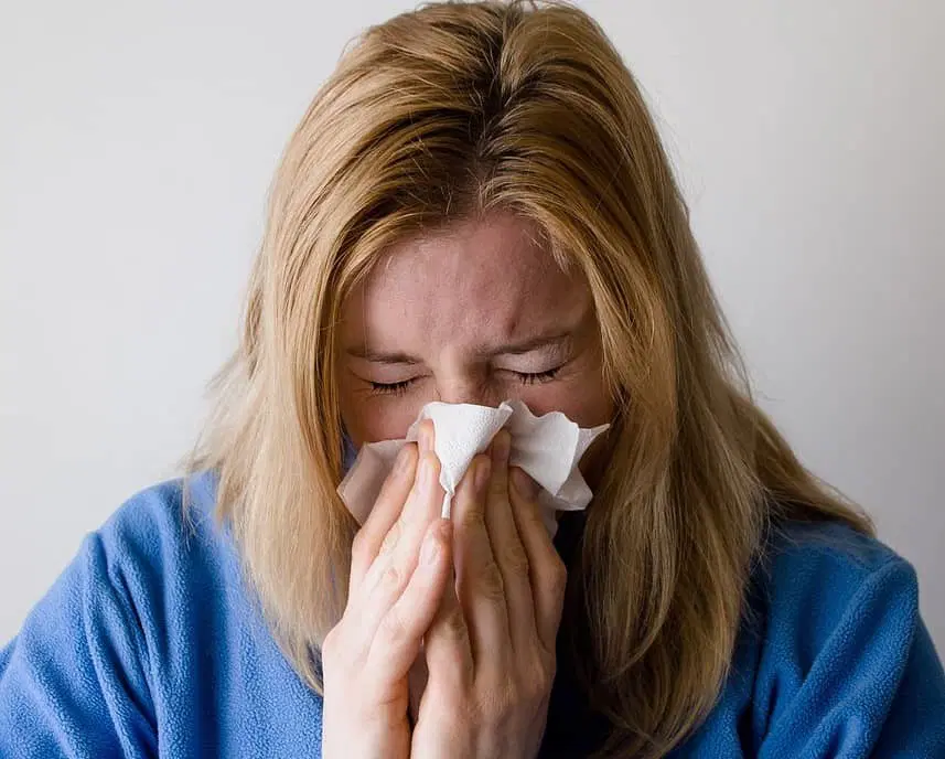 NIJZ: V jesenskem času ponovno povečano tveganje za okužbe dihal