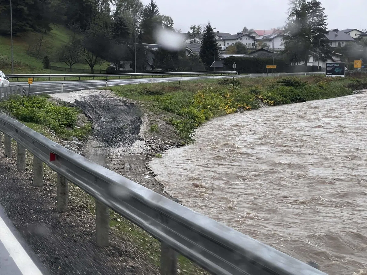 Koroški župani z ministrico Bratušek o poteku sanacije po ujmi
