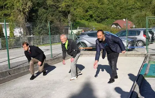 Potekal je 22. tradicionalni balinarski turnir v počastitev praznika mesta Ravne na Koroškem