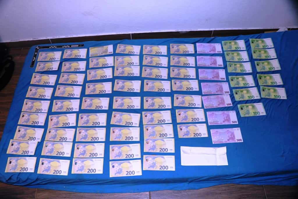 Zaradi sumov najmanj dvajsetih kaznivih dejanj velikih tatvin policisti ovadili sedemindvajset oseb