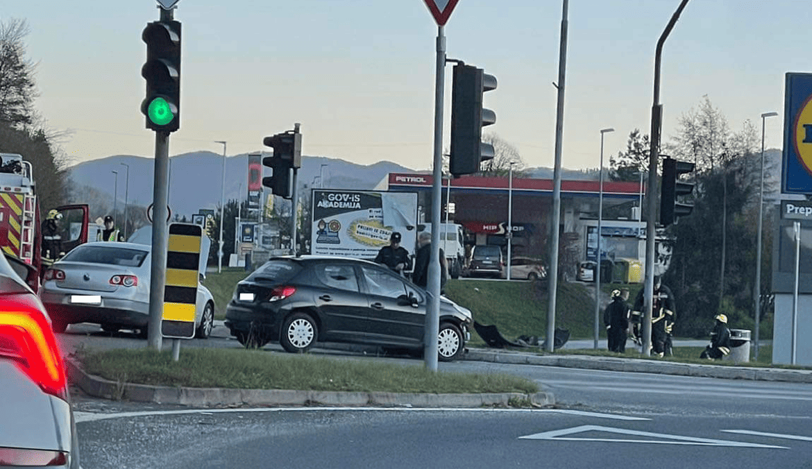 Na obvoznici v Slovenj Gradcu sta trčili osebni vozili