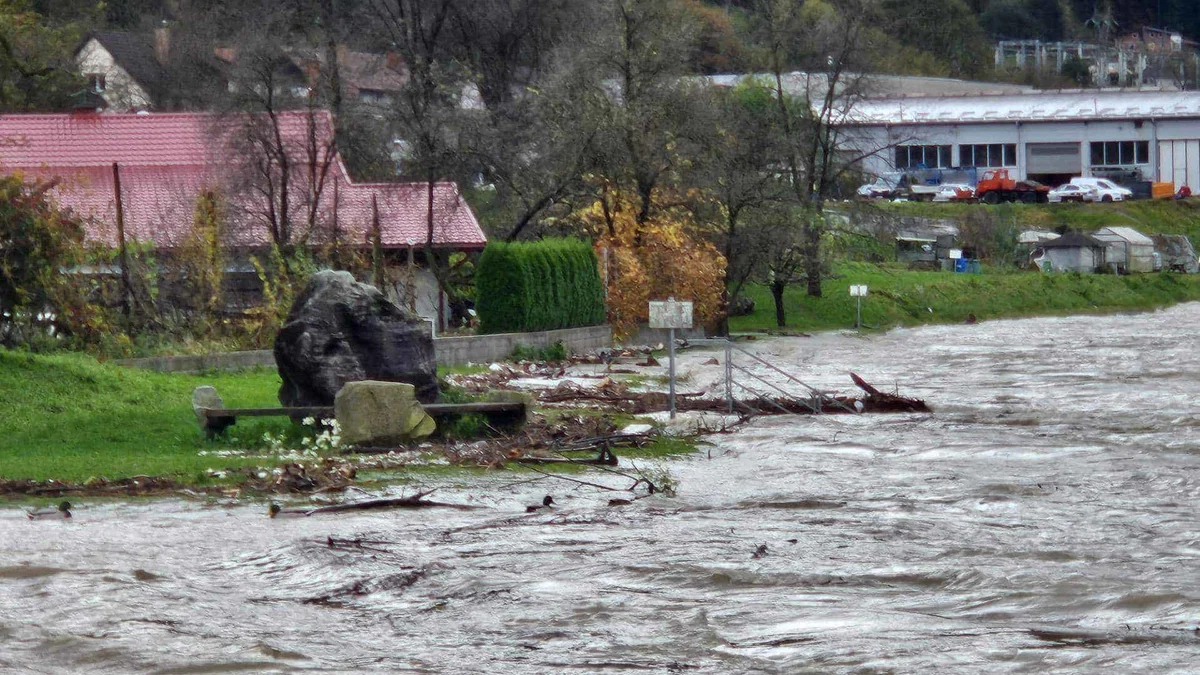 VIDEO in FOTO: Tudi v Vuzenici so se oglasile sirene, župan Golob poziva občane, da naj ravnajo odgovorno in samozaščitno