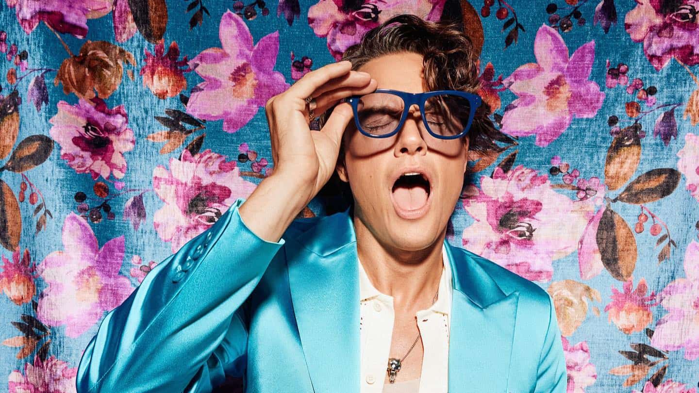 Na Prevalje prihaja Domen Valič s komedijo Žigolo