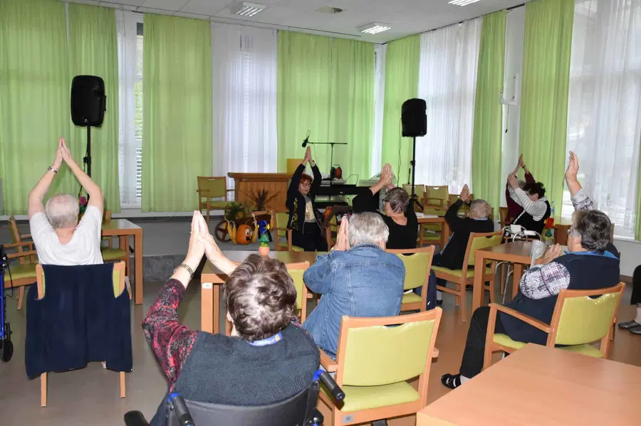 V Koroškem domu starostnikov Črneče pričeli z jogo