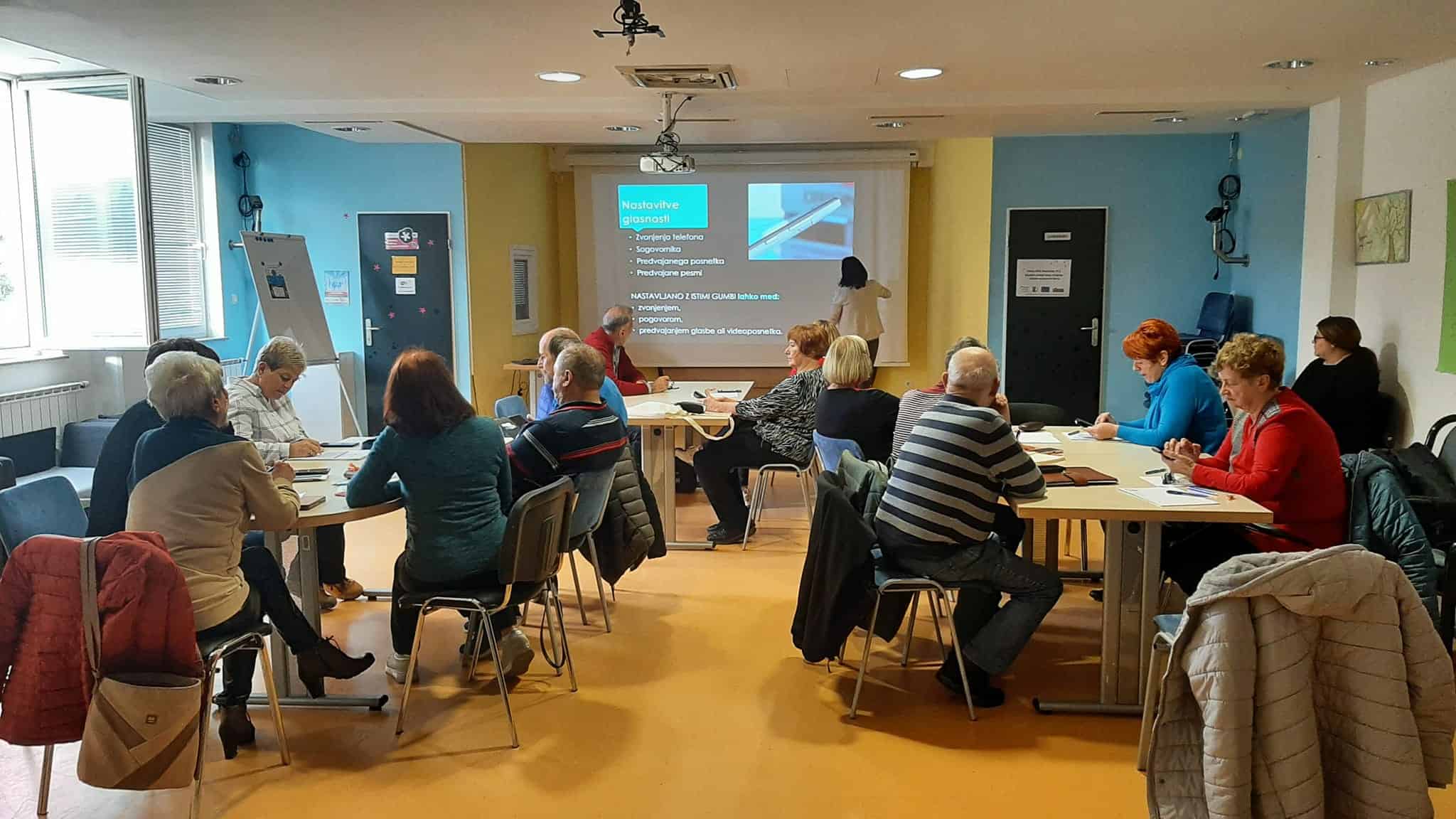 V Društvu upokojencev Dravograd zaključili izobraževanje na temo uporabe pametnega telefona
