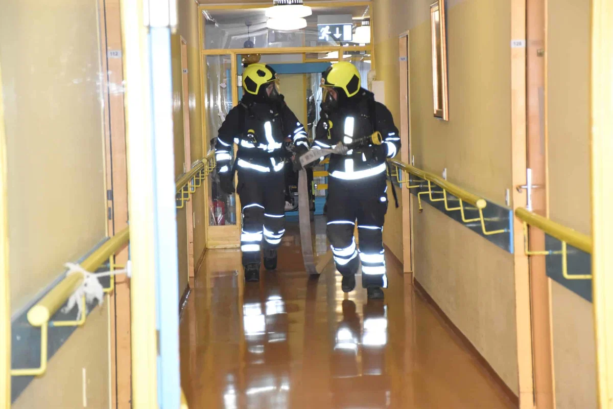 V Koroškem domu starnostnikov Črneče so uspešno izvedli vajo evakuacije