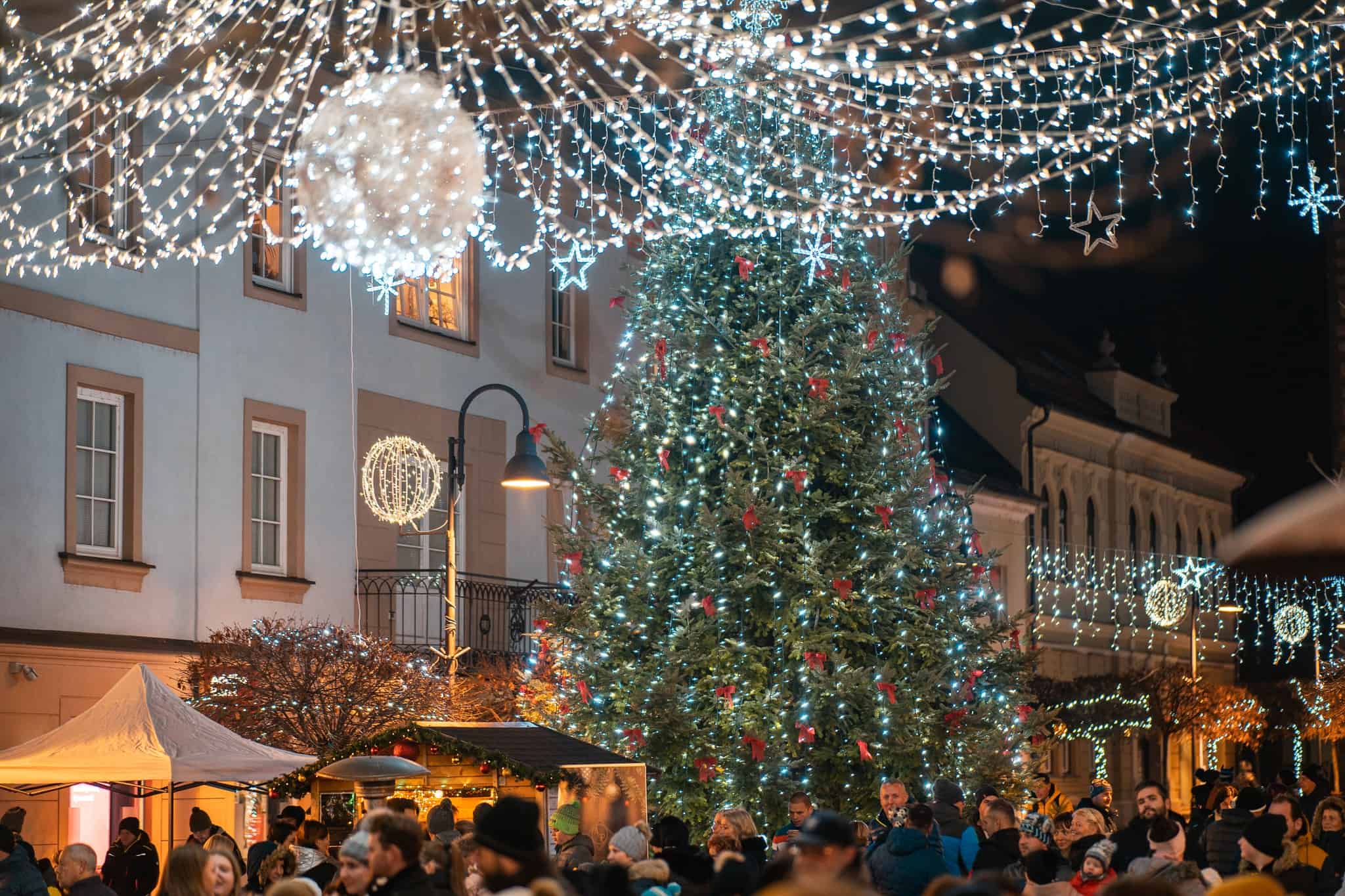Nakupovanje pod lučkami bo letos v Slovenj Gradcu potekalo ob koncertu dua Maraaya