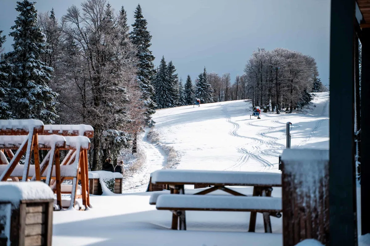 Smučišča pred novo sezono optimistična, smučarske vozovnice pa malenkost dražje