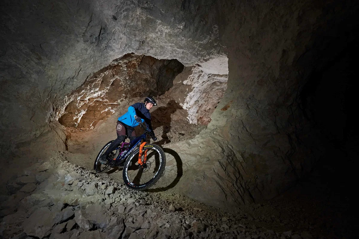 Black hole trail: Edinstveno kolesarsko doživetje v Podzemlju Pece ocenjeno kot izjemen dosežek Slovenije