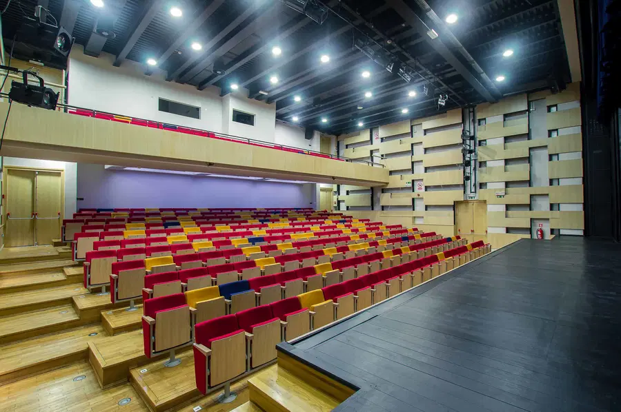 Vabljeni na Večerjo bedakov in to v Narodni dom Mežica