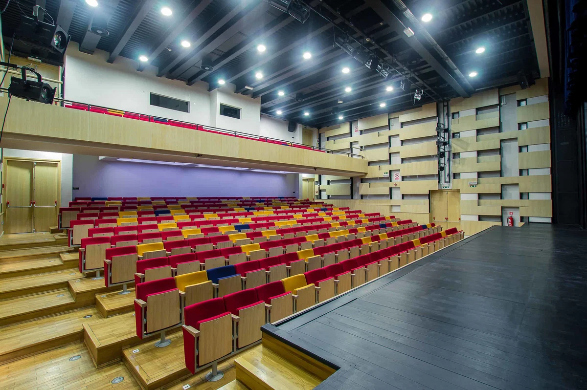 Vabljeni na Večerjo bedakov in to v Narodni dom Mežica