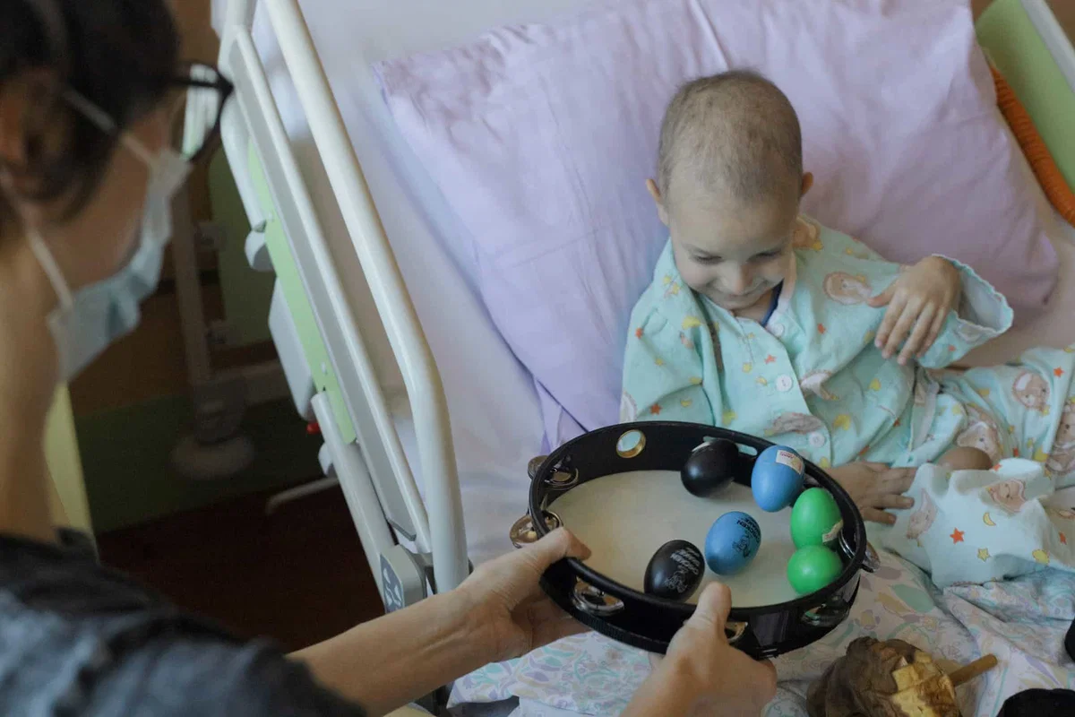 Društvo junakov 3. nadstropja z novimi akcijami ob dnevu boja proti otroškemu raku 