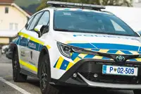 Nepridiprav na Javorniku ukradel odbijač z avta