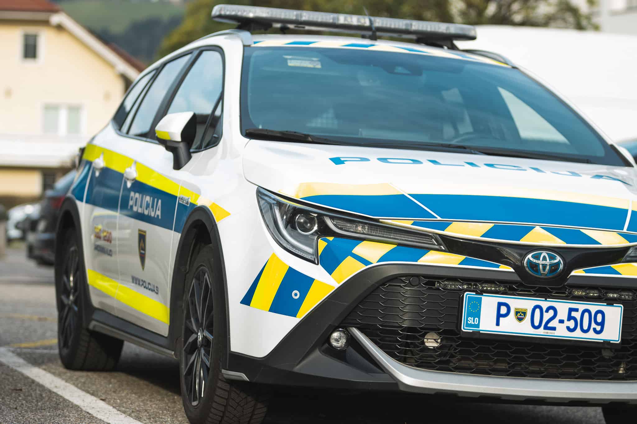 Nepridiprav na Javorniku ukradel odbijač z avta