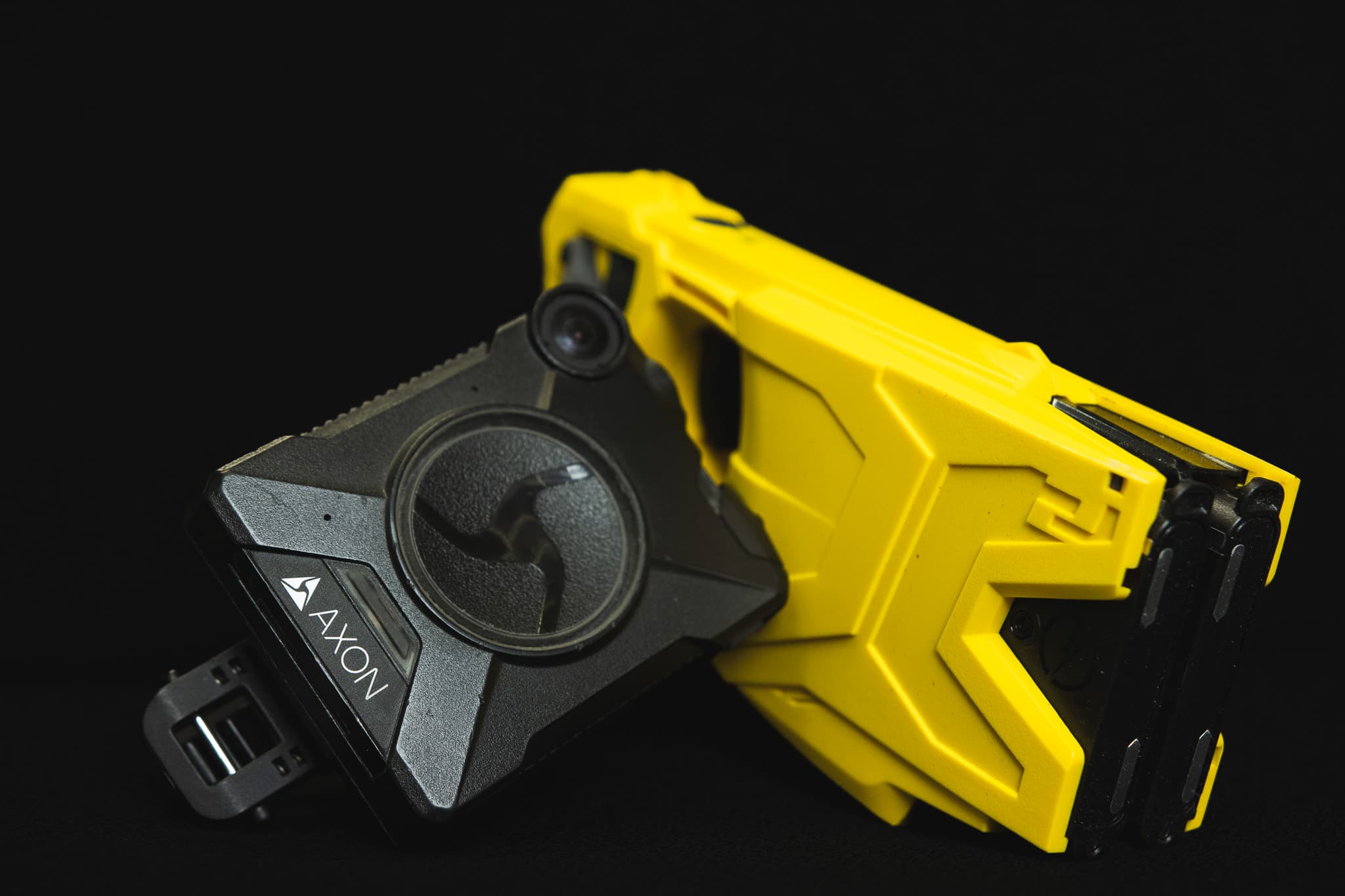 Na današnji kvalifikacijski tekmi med nogometnima kluboma Celje in Slovan iz Bratislave bodo policisti uporabili tehnična sredstva za fotografiranje in video snemanje