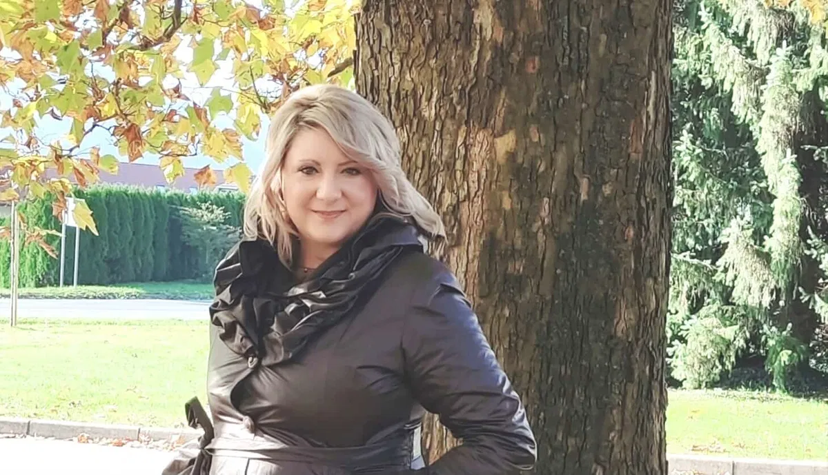 Ana Ana Dušica navdušuje s prelepo priredbo znane skladbe "Spomin"