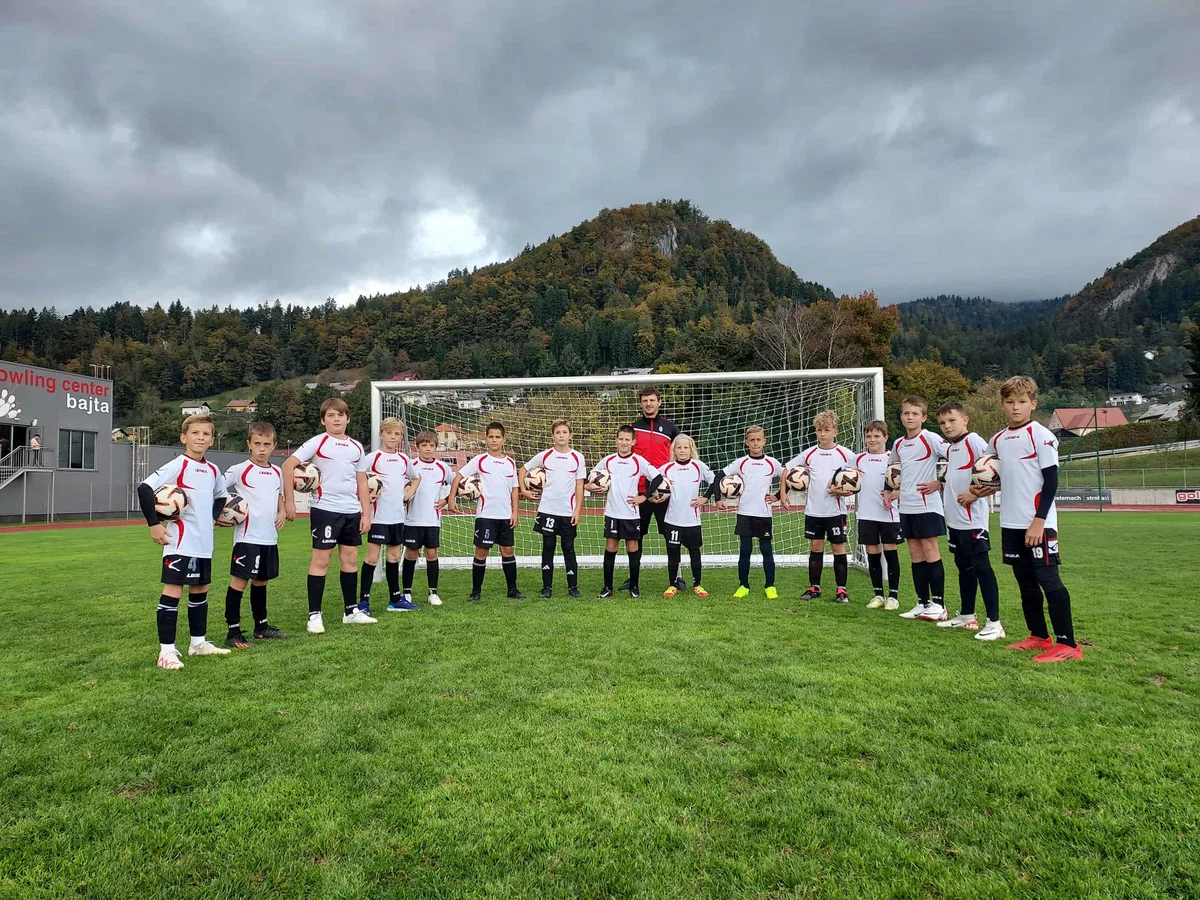 Mladi nogometaši NK Radlje U11 si nabirajo dragocene izkušnje na zelenici