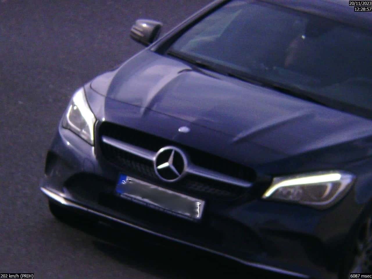 Policisti PU Celje ustavili Romuna, ki je divjal s hitrostjo 202 km/h