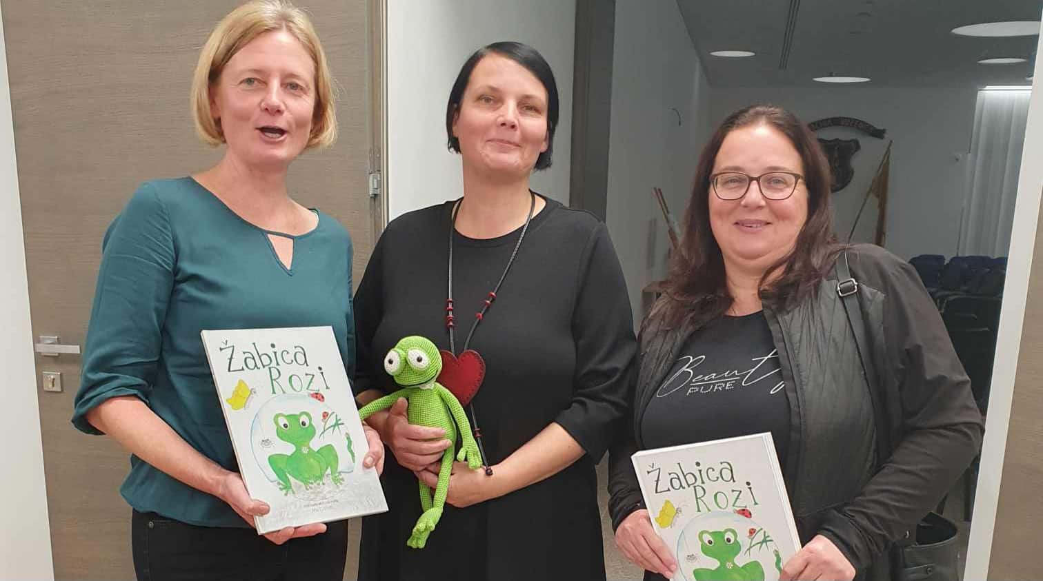 Luč sveta je ogledala Žabica Rozi, avtorice Iris Golob iz Vuzenice