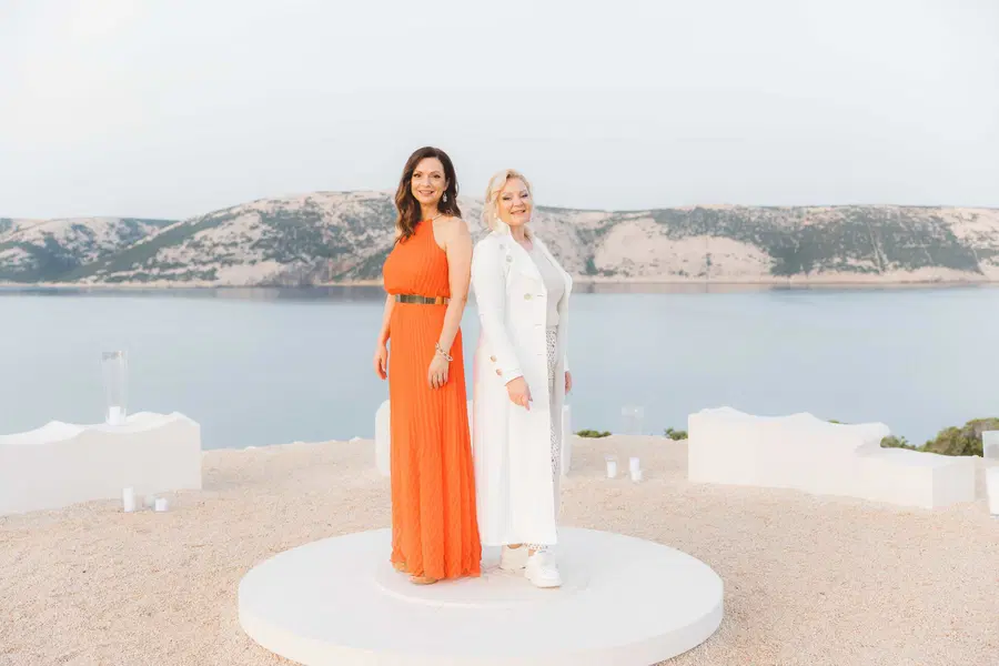 Natalija Verboten v duetu s Heleno Kodrič Mori izdala novo pesem Nekje za oblaki, ki govori o izgubi (VIDEO)