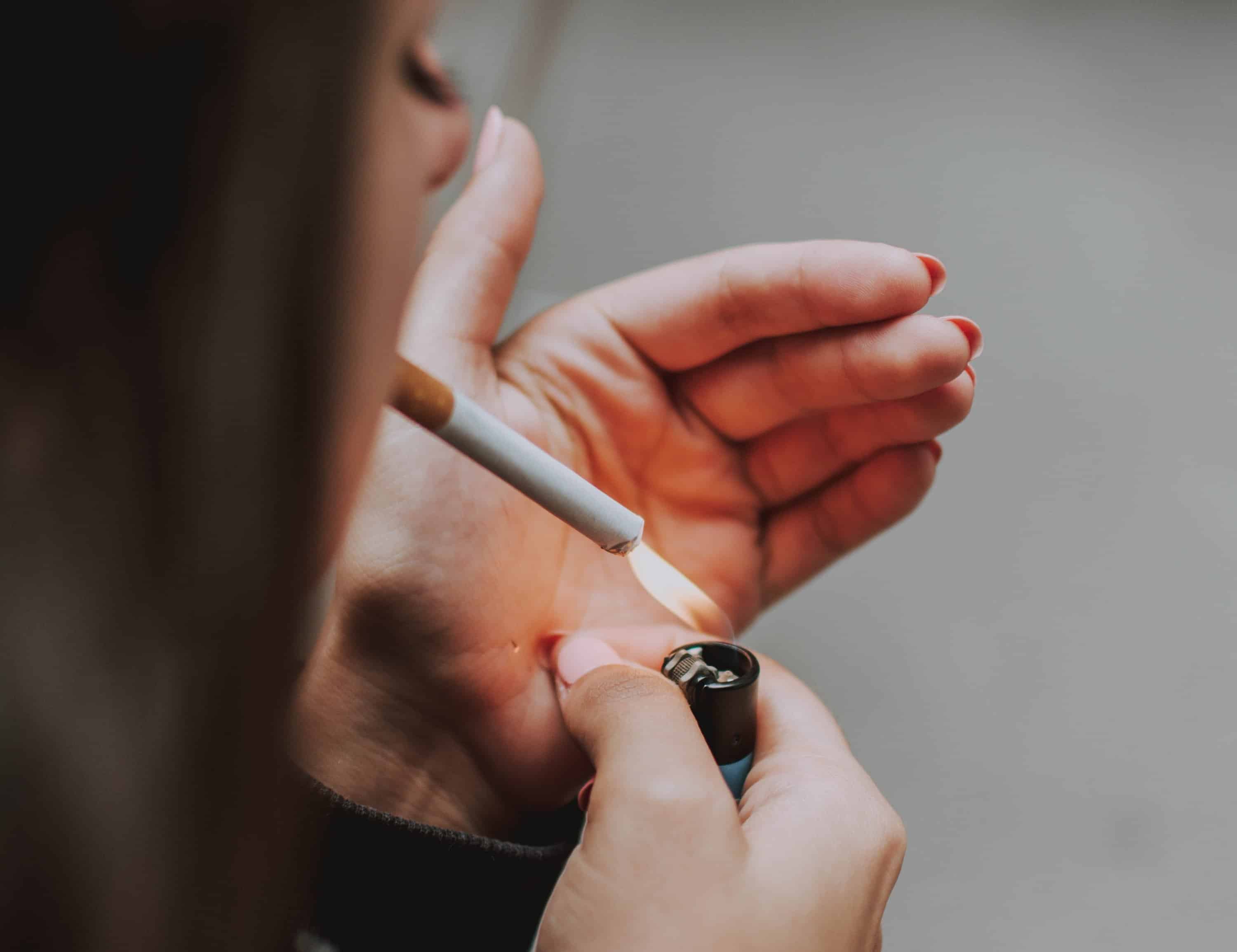 Društvo onkoloških bolnikov opozarja na pljučnega raka in škodljivost kajenja